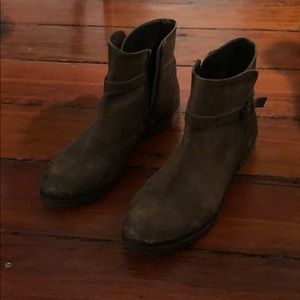 BDG brown boots